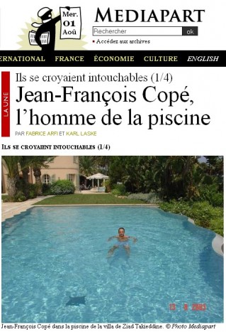 Copé dans la piscine